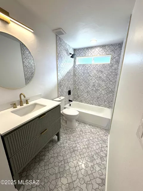 Bath - 7410 E Brooks Dr, Tucson, AZ 85730 photo 1 of 2