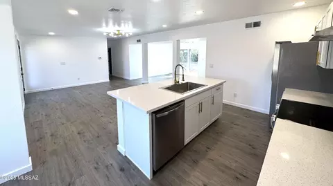 Kitchen - 7410 E Brooks Dr, Tucson, AZ 85730 photo 3 of 4