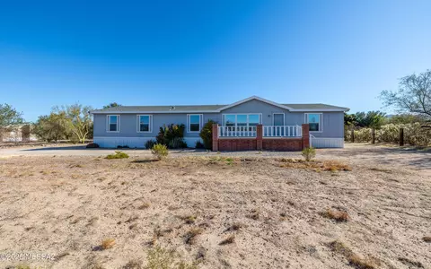 6690 N Guthrie Rd, Tucson, AZ 85743