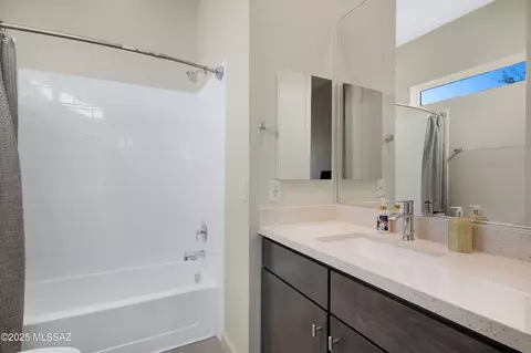 Bath - 6955 E Ventana Links Loop, Tucson, AZ 85750 photo 3 of 3