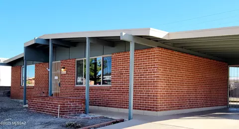 8460 E Shiloh St, Tucson, AZ 85710