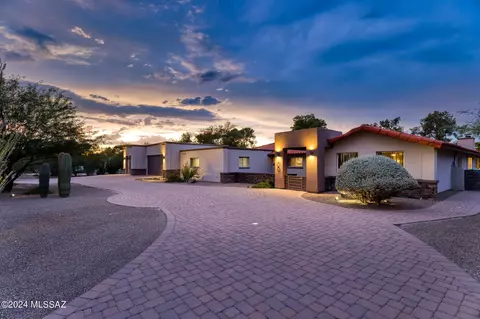 100 W Greenock Dr, Oro Valley, AZ 85737