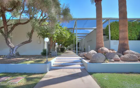 4411 N 40th St, Phoenix, AZ 85018