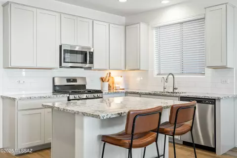 Kitchen - 11780 E Arabelle Dr, Vail, AZ 85641 photo 1 of 4