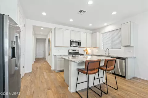 Kitchen - 11780 E Arabelle Dr, Vail, AZ 85641 photo 2 of 4