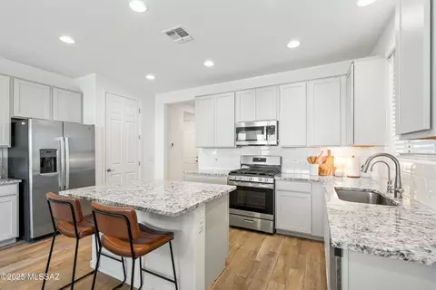 Kitchen - 11780 E Arabelle Dr, Vail, AZ 85641 photo 3 of 4