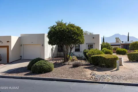 545 W Paseo Del Prado, Green Valley, AZ 85614