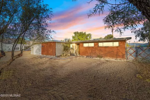 2802 N Cloverland Ave, Tucson, AZ 85712