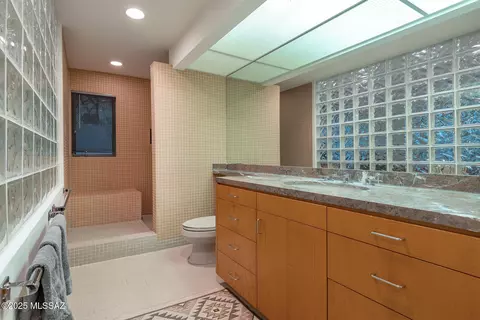 Bath - 7174 E Desert Moon Loop, Tucson, AZ 85750 photo 1 of 5