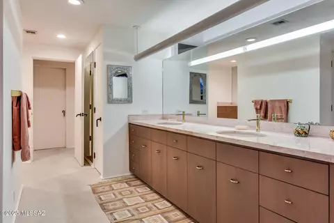 Bath - 7174 E Desert Moon Loop, Tucson, AZ 85750 photo 3 of 5