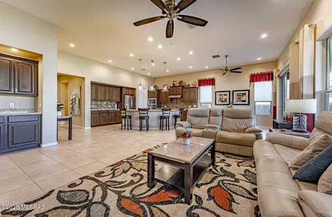 494 N Hale Dr, Green Valley, AZ 85614