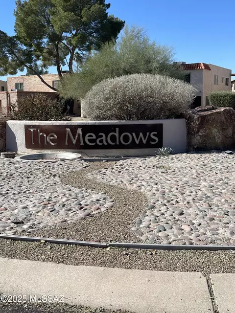 6742 E Calle La Paz St #D, Tucson, AZ 85715