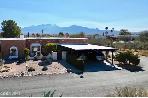 565 S Paseo La Rueda Cir, Green Valley, AZ 85614