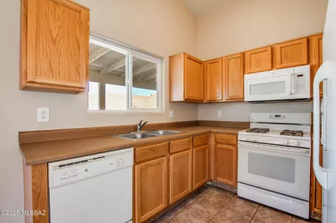 Kitchen - 10341 E Roywood Way, Tucson, AZ 85747 photo 1 of 1