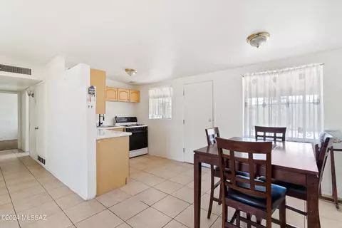 4872 E 23rd St, Tucson, AZ 85711 photo 4
