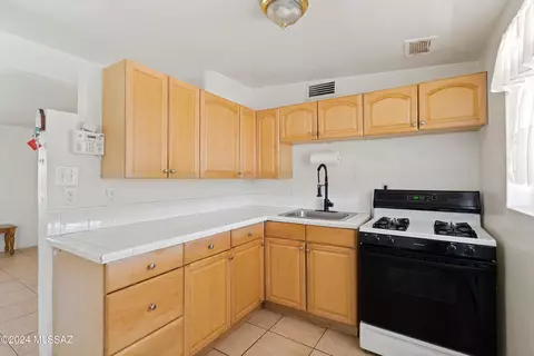4872 E 23rd St, Tucson, AZ 85711 photo 6