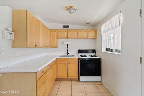 4872 E 23rd St, Tucson, AZ 85711 photo 5