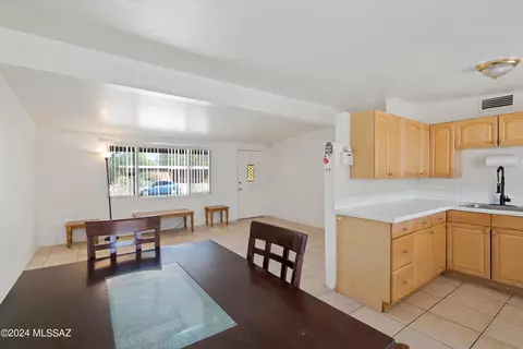 4872 E 23rd St, Tucson, AZ 85711 photo 7