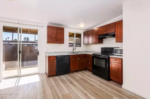 2821 N Columbus Blvd #14, Tucson, AZ 85712