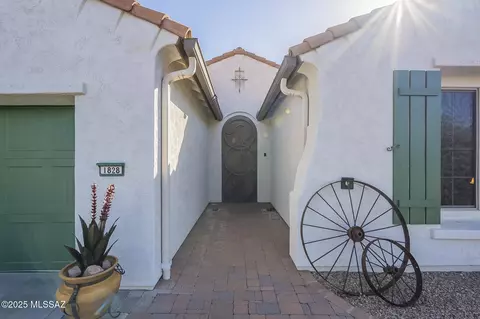 1828 E Barn Swallow Ln, Green Valley, AZ 85614