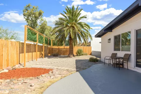 Exterior - 1137 E Garden Loop, Tucson, AZ 85706 photo 2 of 6