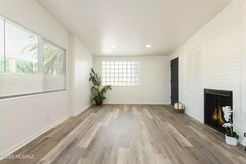 Living - 1137 E Garden Loop, Tucson, AZ 85706 photo 2 of 4