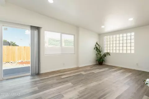 Living - 1137 E Garden Loop, Tucson, AZ 85706 photo 3 of 4