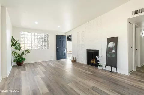 Living - 1137 E Garden Loop, Tucson, AZ 85706 photo 1 of 4