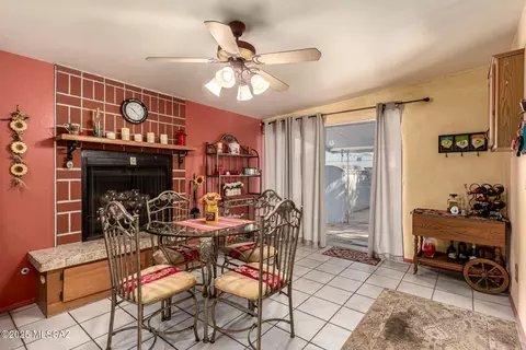 8040 E Hawthorne St, Tucson, AZ 85710