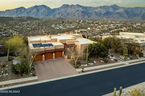 7557 E Crested Saguaro Pl, Tucson, AZ 85750