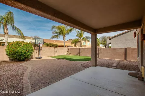 7981 N Wayward Star Dr, Tucson, AZ 85743