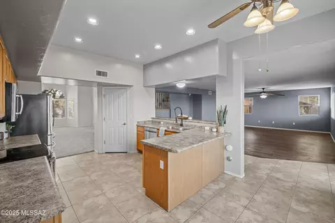 Kitchen - 962 S Willis Ave, Vail, AZ 85641 photo 6 of 7