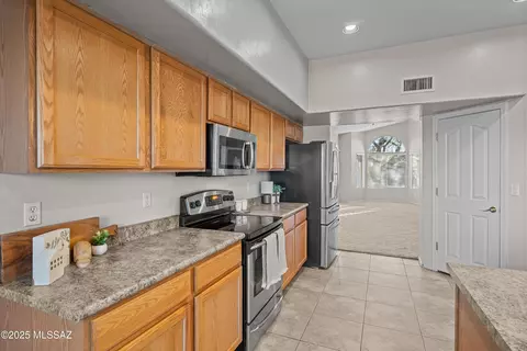 Kitchen - 962 S Willis Ave, Vail, AZ 85641 photo 3 of 7