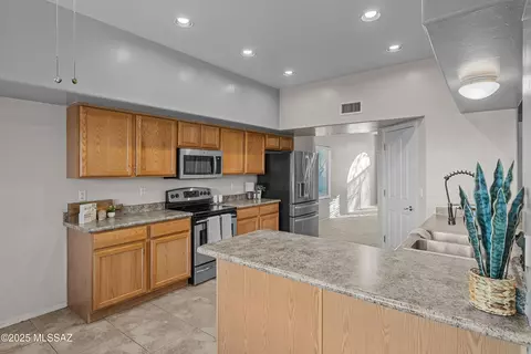 Kitchen - 962 S Willis Ave, Vail, AZ 85641 photo 5 of 7