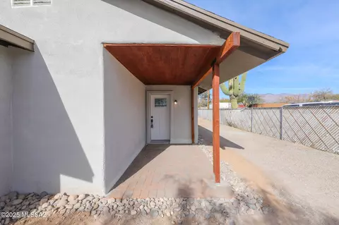 213 E Blacklidge Dr, Tucson, AZ 85705