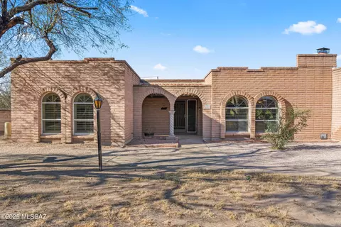 2402 N Shade Tree Cir, Tucson, AZ 85715