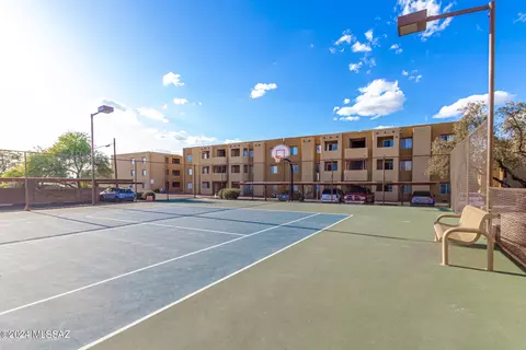 1810 E Blacklidge Dr #206, Tucson, AZ 85719