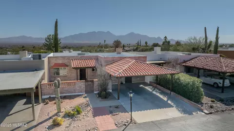 541 S Paseo La Rueda Cir, Green Valley, AZ 85614