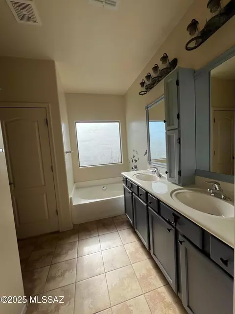 Bath - 2028 W Cave Cotton Loop, Benson, AZ 85602 photo 1 of 4