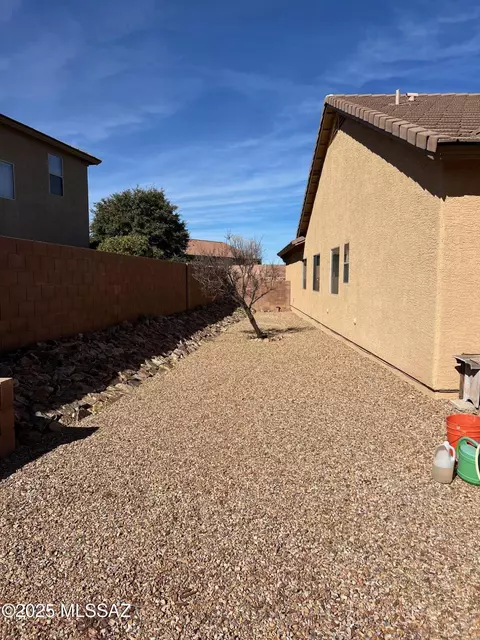 Exterior - 2028 W Cave Cotton Loop, Benson, AZ 85602 photo 7 of 9