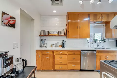 Kitchen - 2249 E 9th St, Tucson, AZ 85719 photo 3 of 4