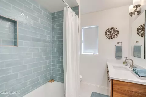 Bath - 2249 E 9th St, Tucson, AZ 85719 photo 5 of 7