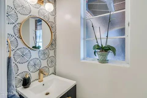 Bath - 2249 E 9th St, Tucson, AZ 85719 photo 7 of 7