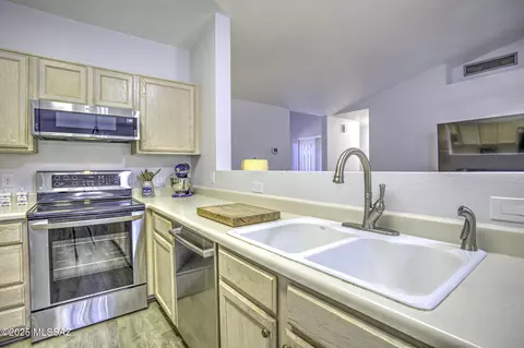 Kitchen - 8517 S Maritime Pl, Tucson, AZ 85756 photo 2 of 3
