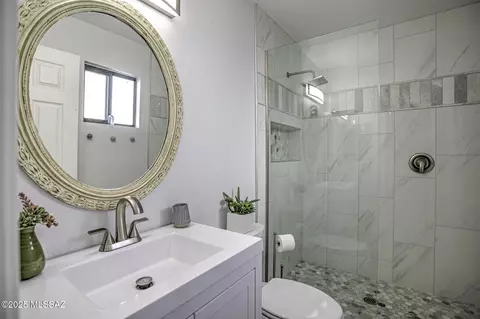 Bath - 8517 S Maritime Pl, Tucson, AZ 85756 photo 2 of 3
