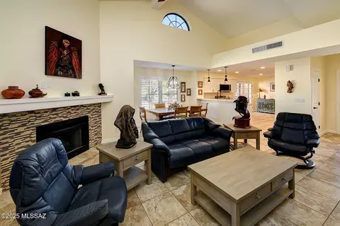 217 E Horizon Cir, Tucson, AZ 85737