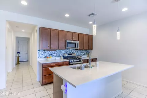 Kitchen - 11976 Ryscott Cir, Vail, AZ 85641 photo 4 of 5
