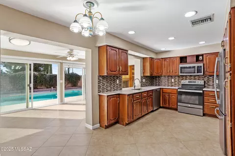 Kitchen - 8930 E Arbor St, Tucson, AZ 85730 photo 5 of 5