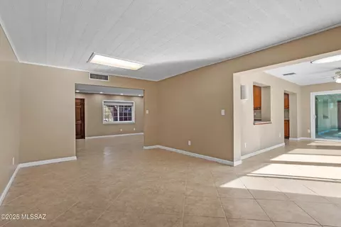 Living - 8930 E Arbor St, Tucson, AZ 85730 photo 4 of 6