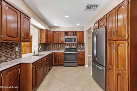 Kitchen - 8930 E Arbor St, Tucson, AZ 85730 photo 1 of 5